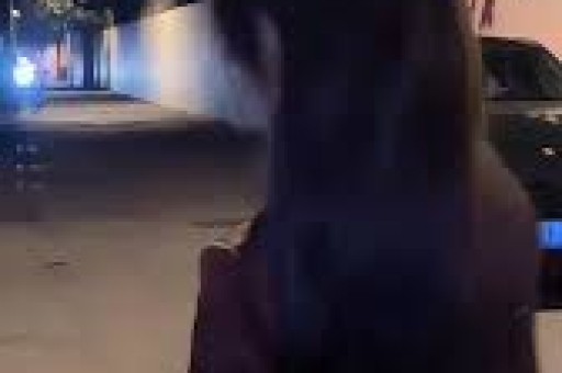 天价穿搭引全网哗然！梅根单品溢价离谱带货人设彻底翻车遭全网质疑